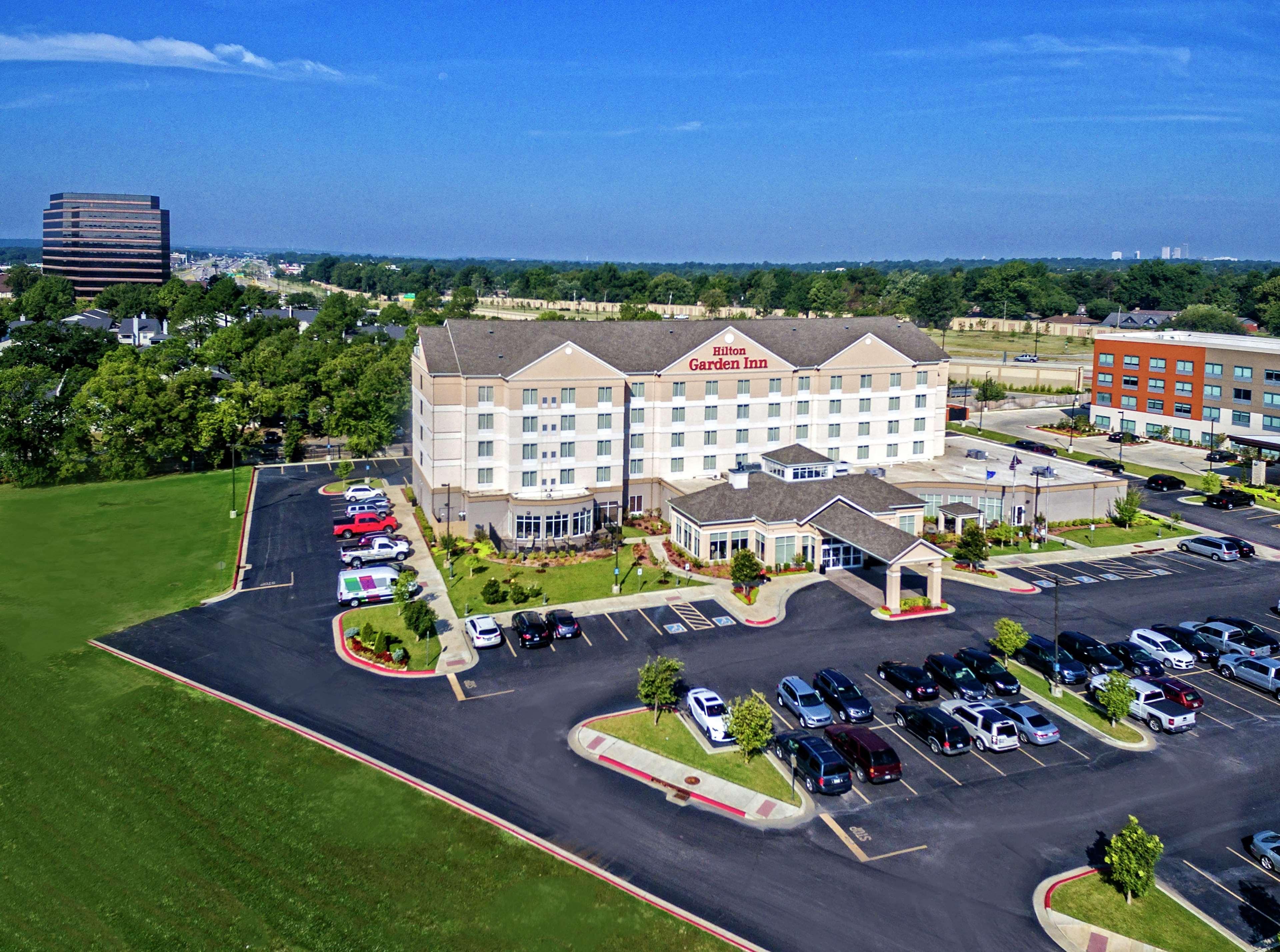 Hilton Garden Inn Midtown Tulsa Exterior photo