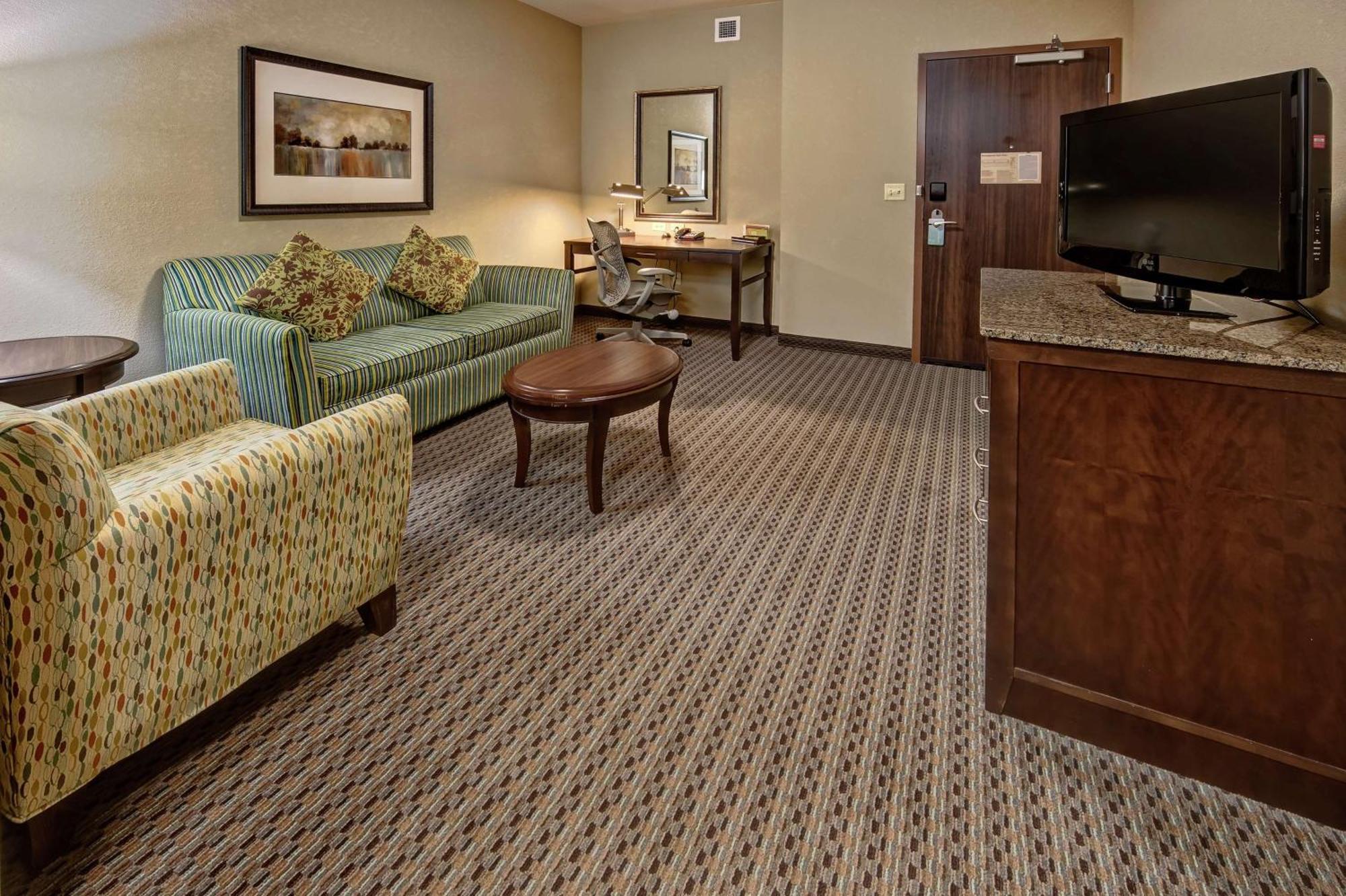 Hilton Garden Inn Midtown Tulsa Exterior photo