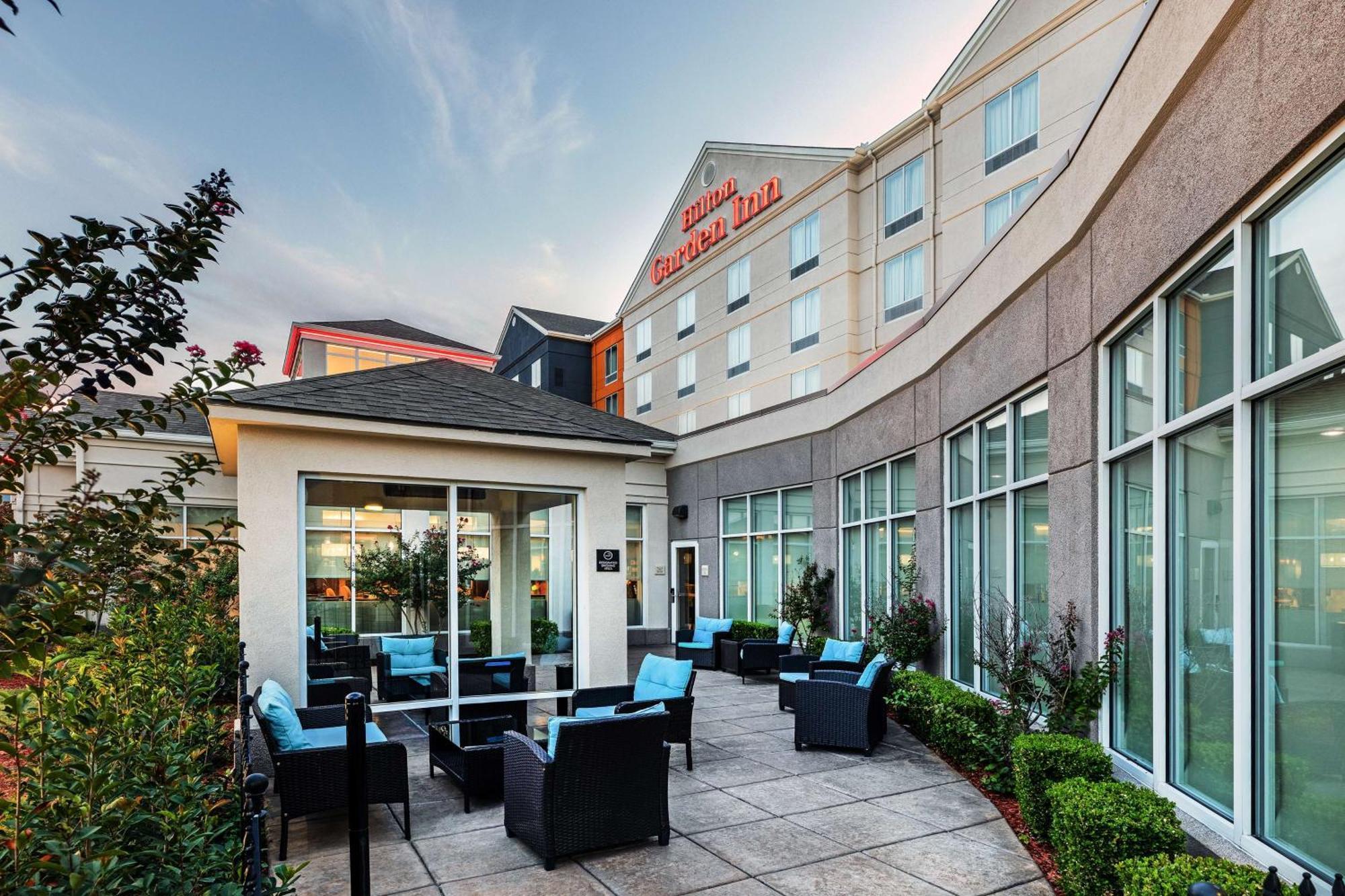 Hilton Garden Inn Midtown Tulsa Exterior photo