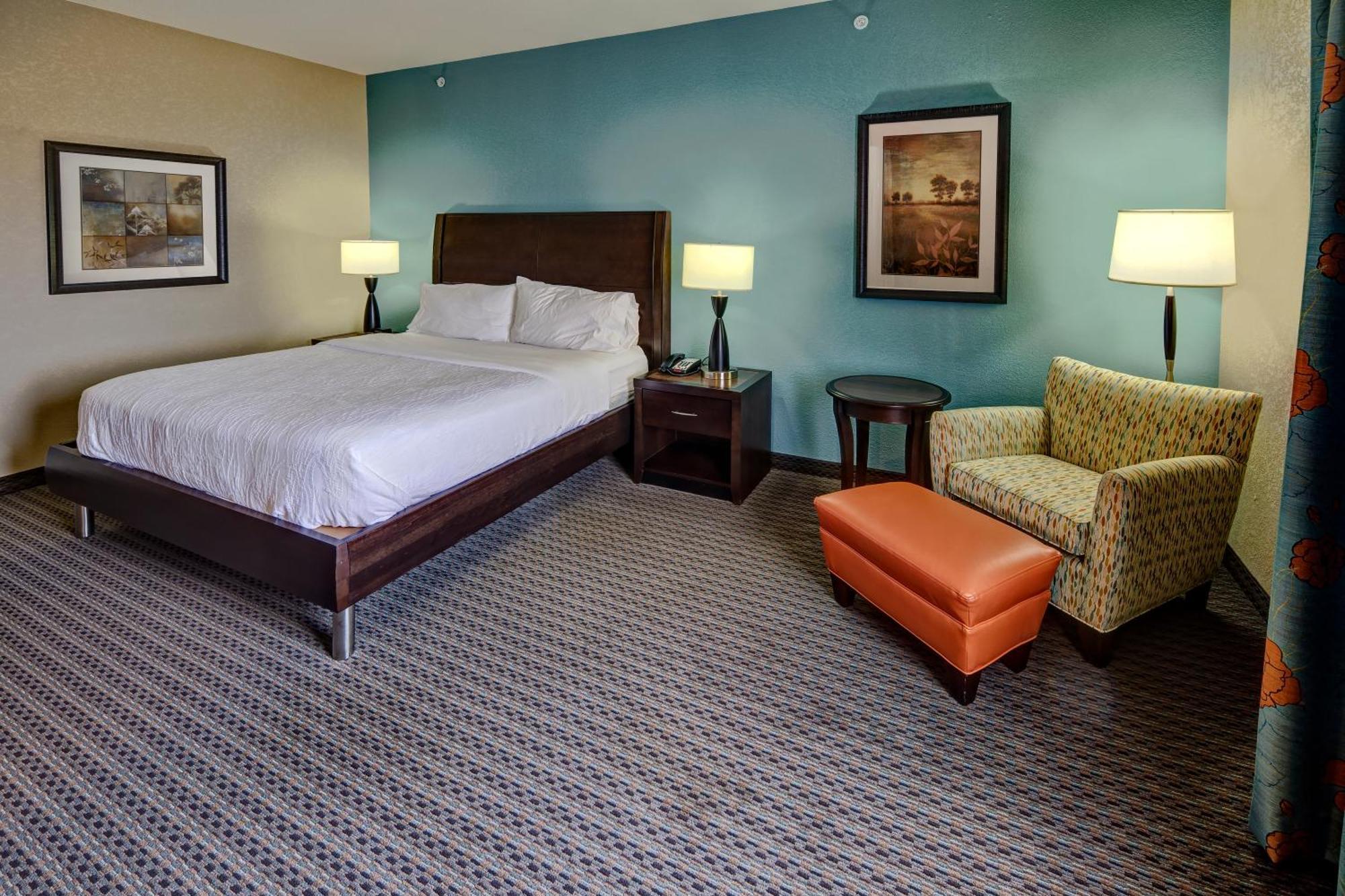 Hilton Garden Inn Midtown Tulsa Exterior photo