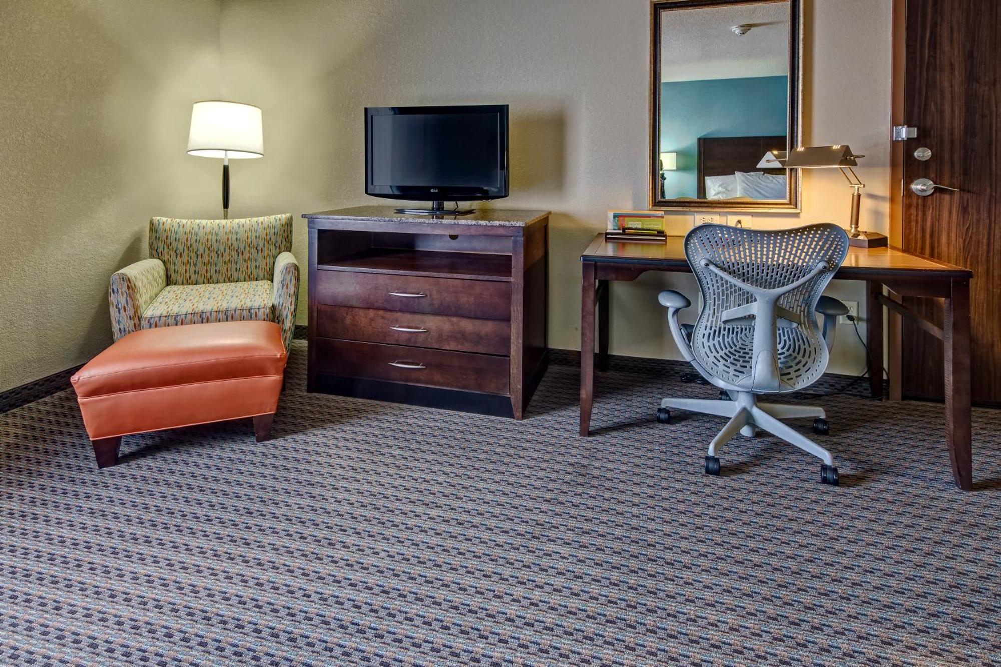 Hilton Garden Inn Midtown Tulsa Exterior photo